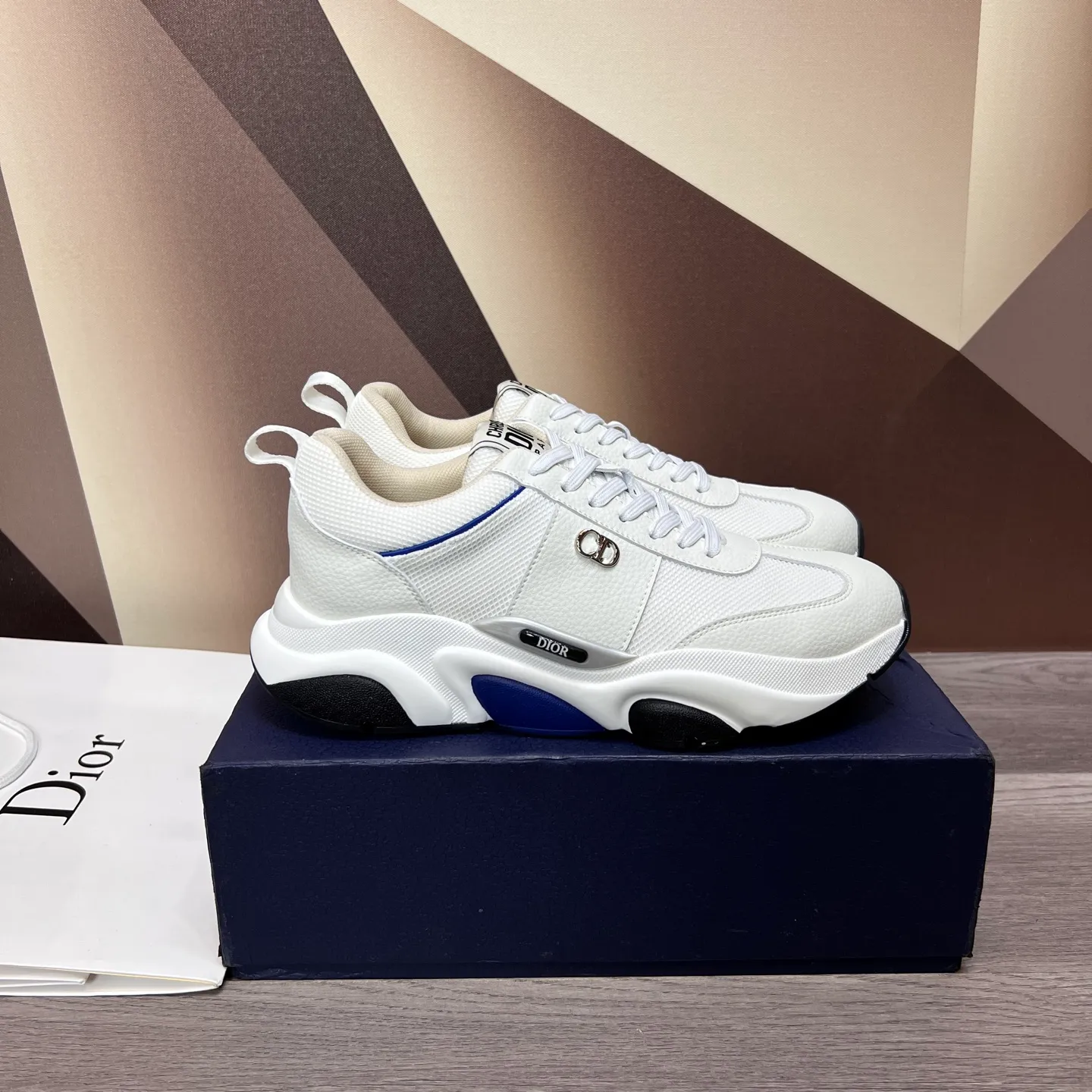 Factory price: 438💰Original Dior quality.~ Unique modern style sneakers. 🏃A must-have casual shoe for trendy men😍😍 Imported cowhide fabric, sheepskin foot pads (refuse to discolor and grind feet) soles: Original soles specially provided by the original factory, French lazy style design ⚠️Fit to the feet, original quality, super comfortable original soles. It’s like shooting the real thing🎬The real thing is better, high-quality sneakers, men’s shoe size: 38-44, (45 can be customized)